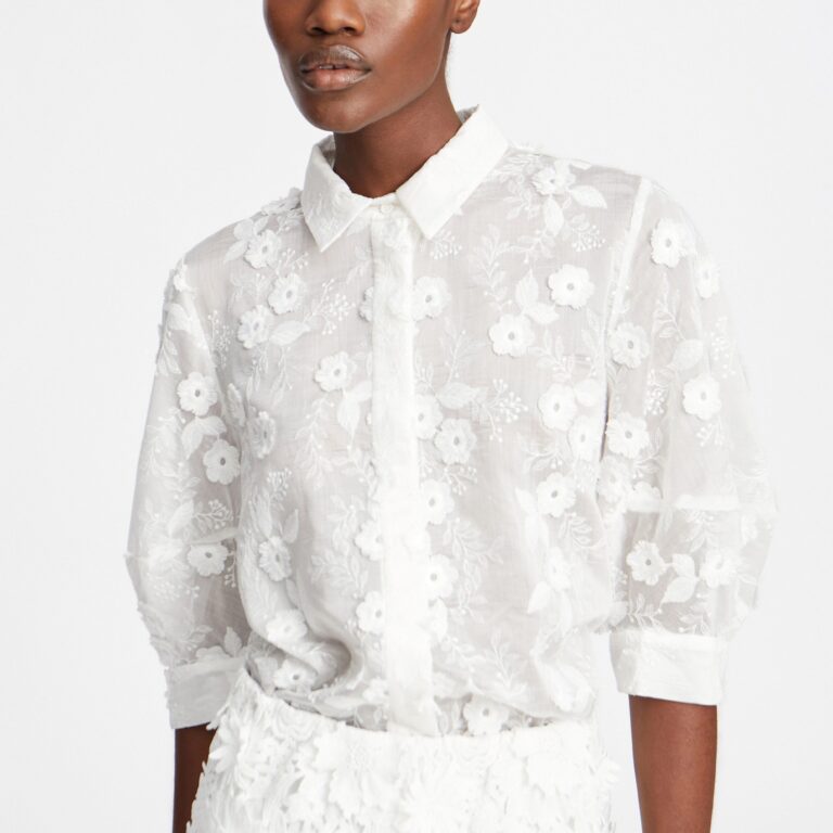 MUNTHE Pust Tencel Blend Bluse (Med Blomsterapplikationer) Kortærmet Bluse