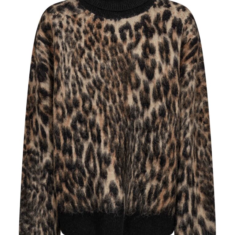 Soft Wool Leo Oversized Turtleneck